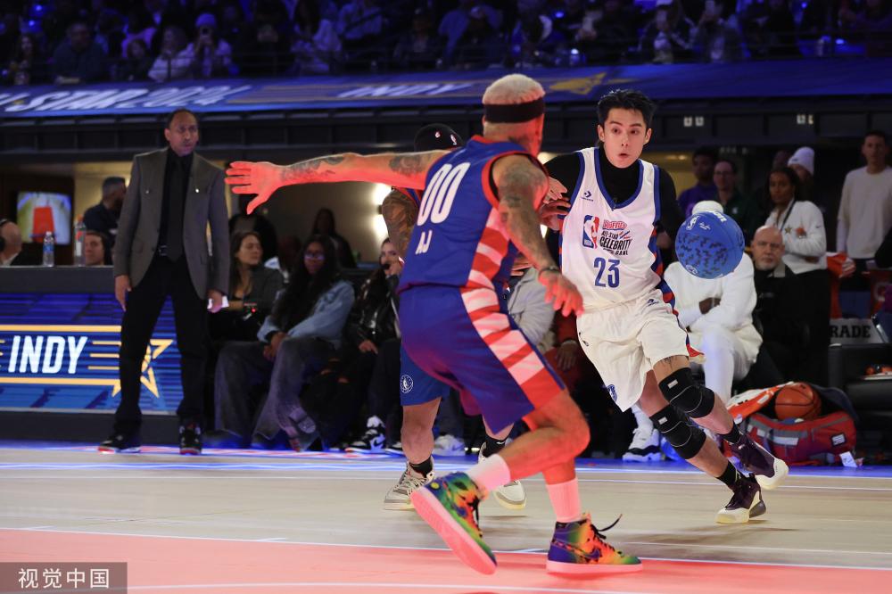柯里伤愈复出夺23分 助勇士NBA客场胜鹈鹕.